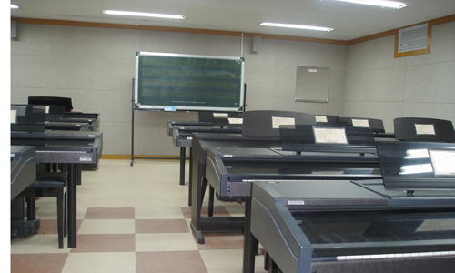 如何裝修鋼琴房最合適_金（jīn）屬隔音（yīn）板